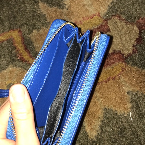 Blue wristlet - Picture 3 of 3